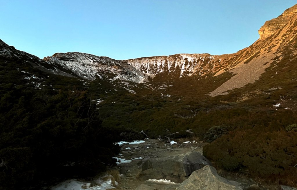 雪山薄雪輕健行_1585797