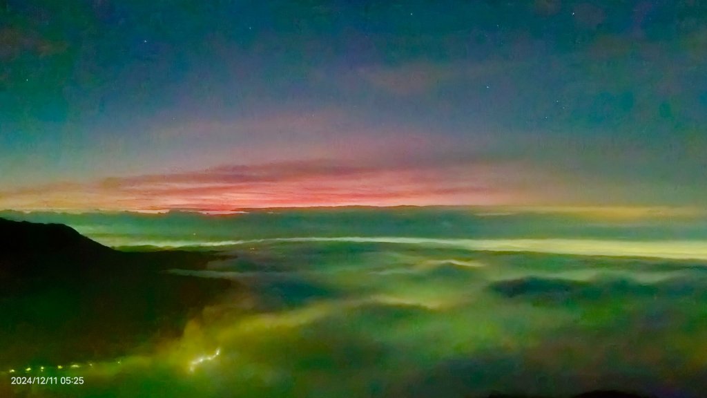 大屯山差強人意 #琉璃光 #火燒雲 #日出 #雲海 12/11_2666976