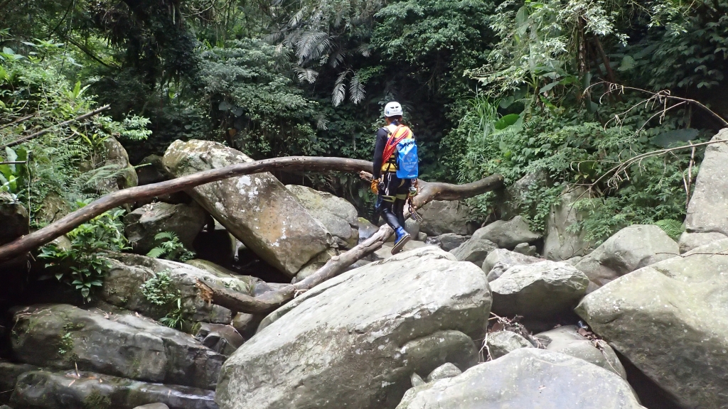梅花溪溯行-梅花瀑布垂降、跳水趣_57709