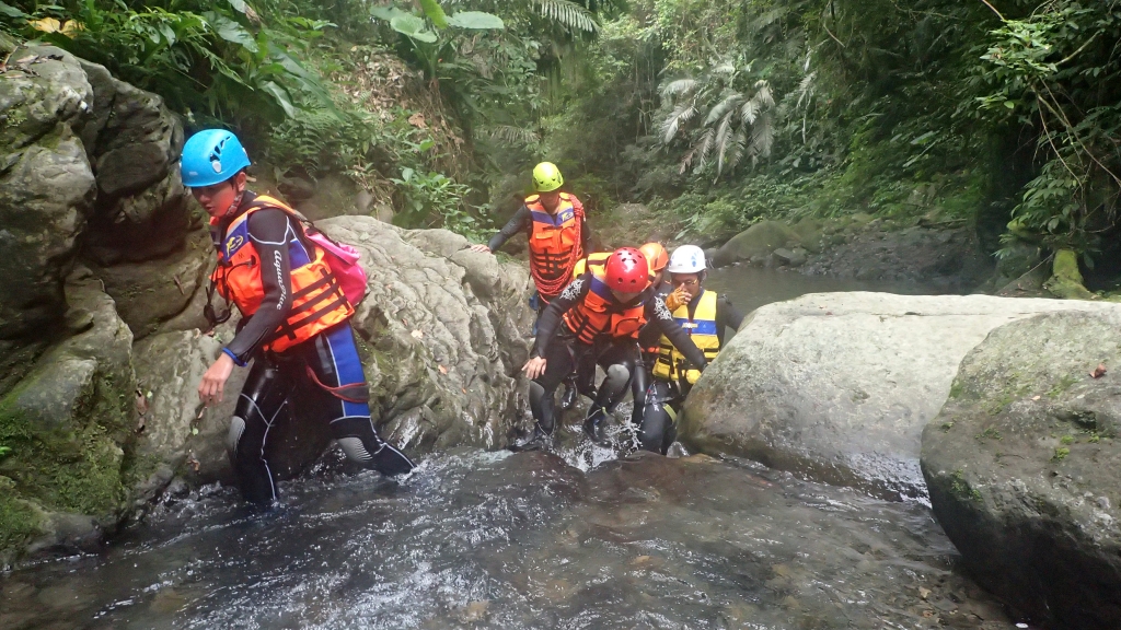 梅花溪溯行-梅花瀑布垂降、跳水趣_57646