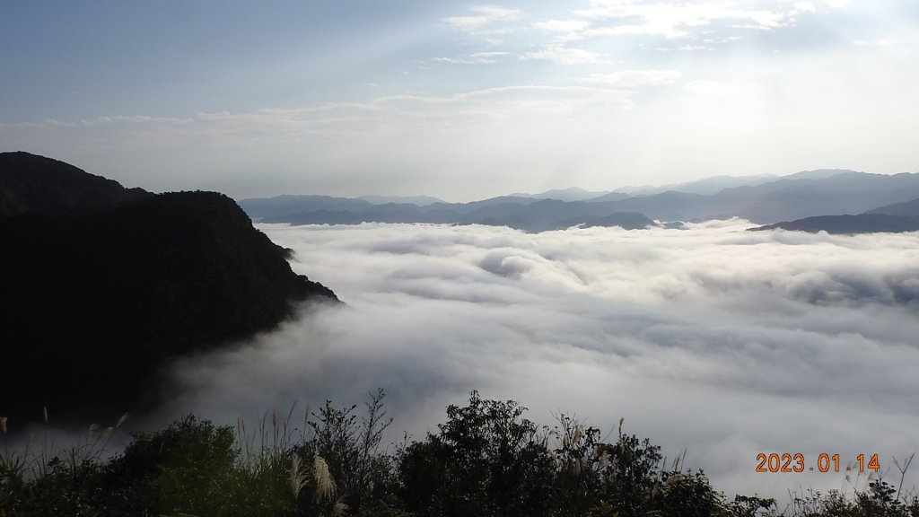 翡翠水庫壩頂/新店四十份公墓雲海+斜射光，個人在此最有層次最美的一次雲海_1993178