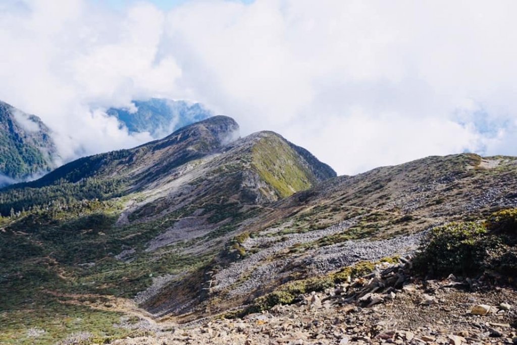 雪山主東峰下翠池_466630