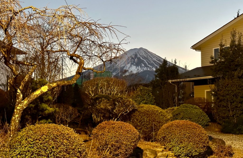 日本．冬攀富士山封面圖