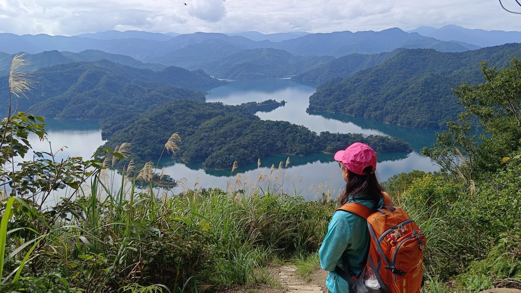 (姨婆趴趴走)第三十八集:攀登新北石碇小格頭獅頭山，探訪翡翠水庫的鱷魚島、千島湖、土虱頭景觀封面圖