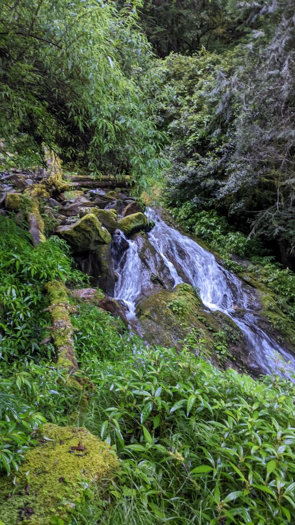 白石安東軍高山湖泊草原，空靈幽靜。_1756918