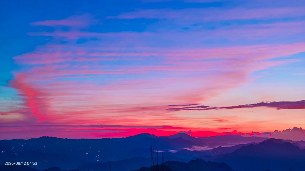 #二格山 #火燒雲 #霞光 #日出 8/12_2858033