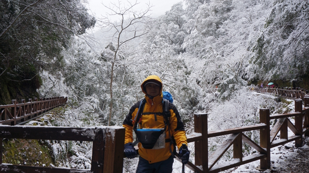 拉拉山之雪封面圖