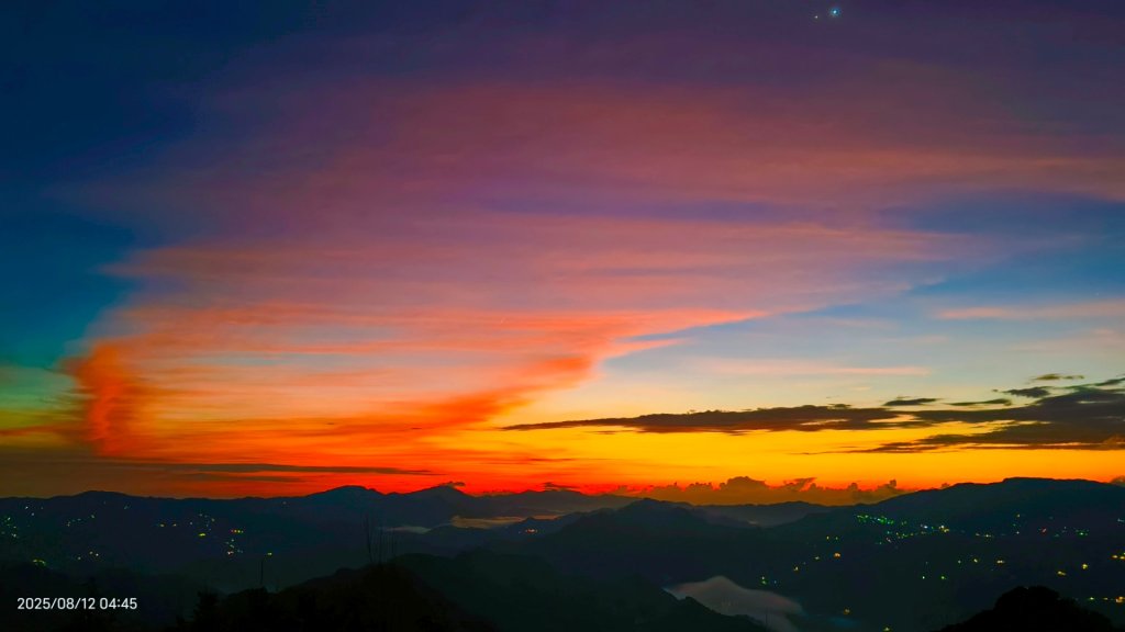 #二格山 #火燒雲 #霞光 #日出 8/12_2858039