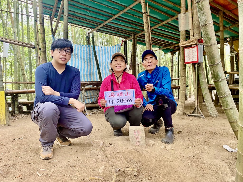 龍鳳、龍鳳峽、三叉崙、內樹皮、水桶寮、羊頭崙、志騰、竹崙、溪頭山九連峰縱走  2022/1/1封面圖