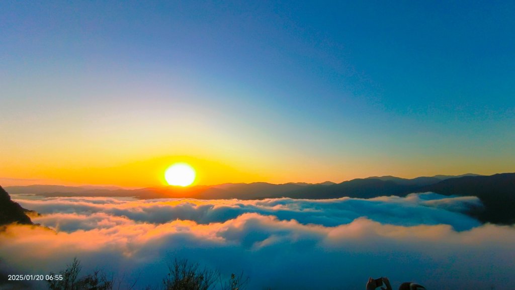 北宜郊山之濫觴 #琉璃光 #雲瀑 #雲海 #日出 #曙光 1/20_2694627