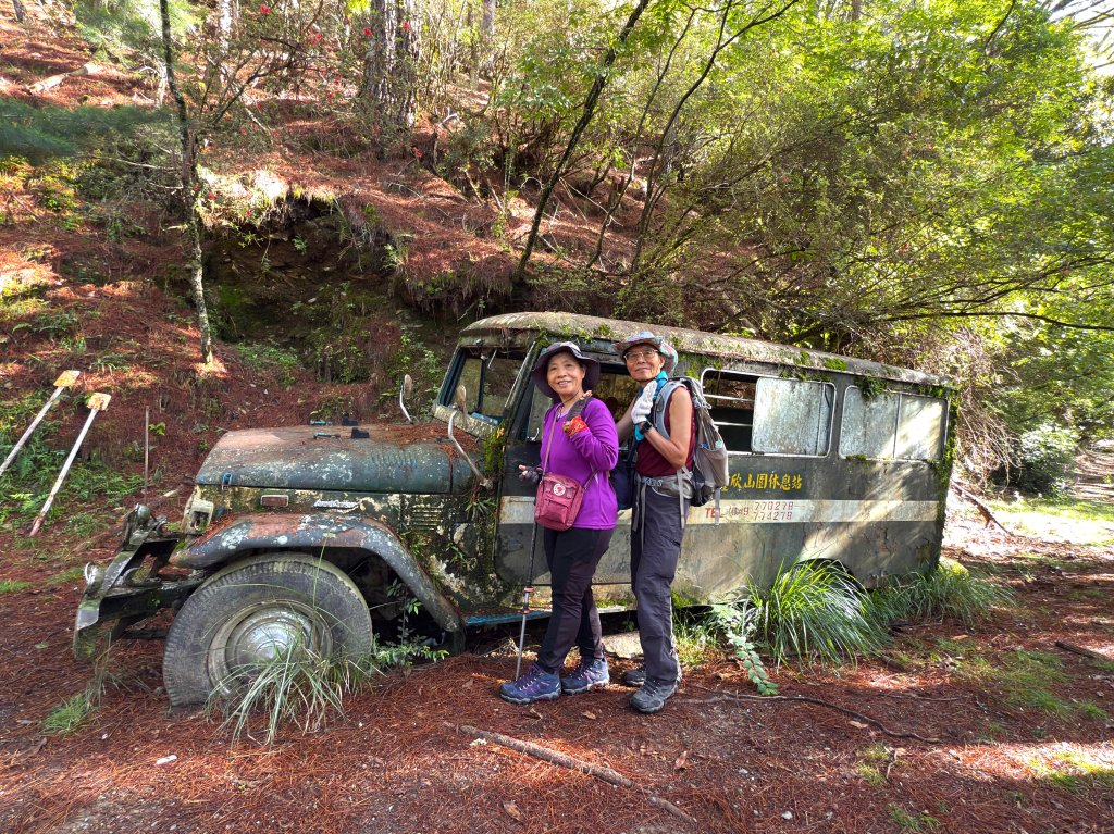 來去郡大坐龍貓公車順登對關山封面圖