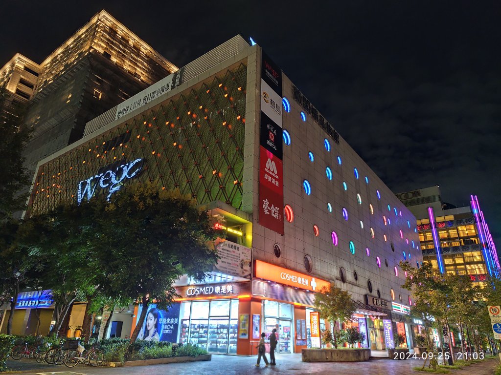 璀璨耀眼的夜景 - 大直美麗華、大稻埕、大港墘公園【臺北健走趣】【健走複利】封面圖