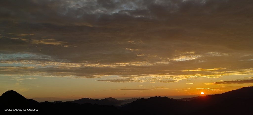 永遠看不膩的二格山藍天綠地雲海流瀑+日出火燒雲8/12&13陽明山流星雨夜空_2245456