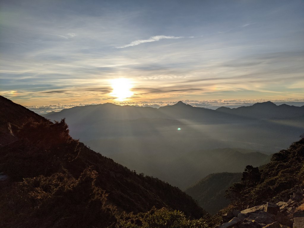 三角點包場出大景的雪山主峰東峰_879937
