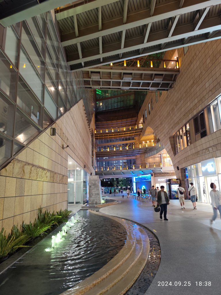 璀璨耀眼的夜景 - 大直美麗華、大稻埕、大港墘公園【臺北健走趣】【健走複利】_2604581