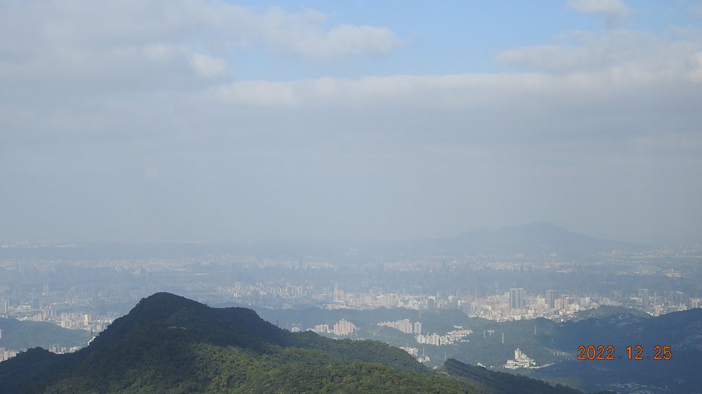 只追到雲海的尾巴+斜射光(上帝光)&112/1/26石碇花園公墓賞日出_1967200