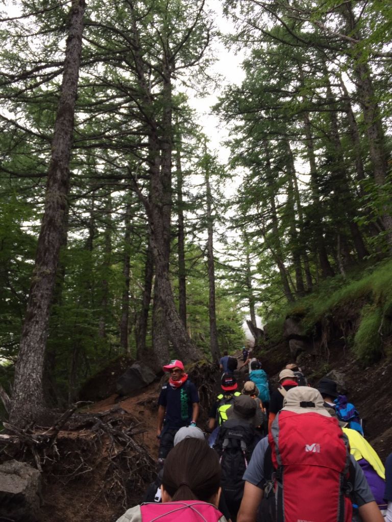 20160728富士山之代表九人環火山口_294017
