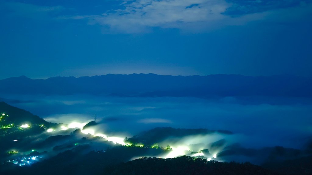 #二格山 #琉璃光 #霞光 #火燒雲 #雲海流瀑 #日出 8/20_2864925