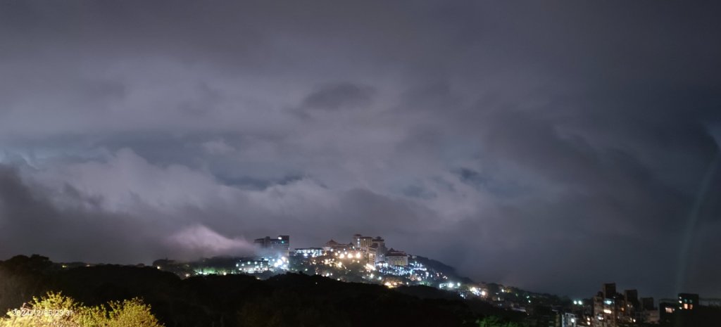 大屯山差強人意 #琉璃光 #火燒雲 #日出 #雲海 12/11_2676582