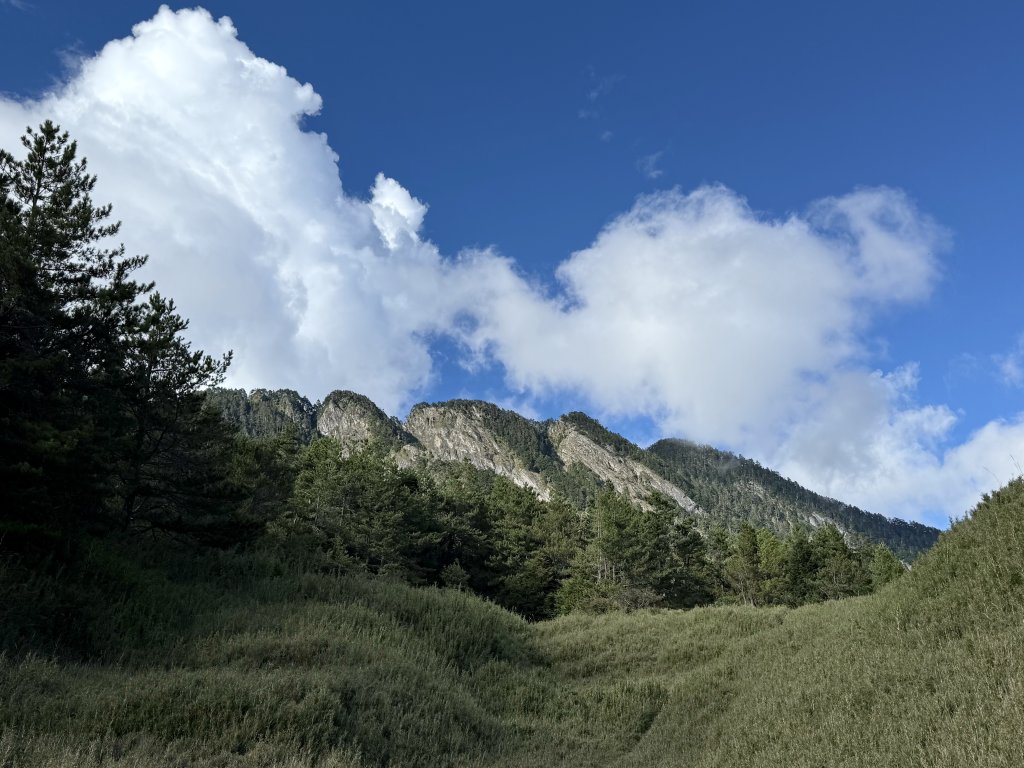 觀雲山莊經小完美谷上畢祿山O繞封面圖