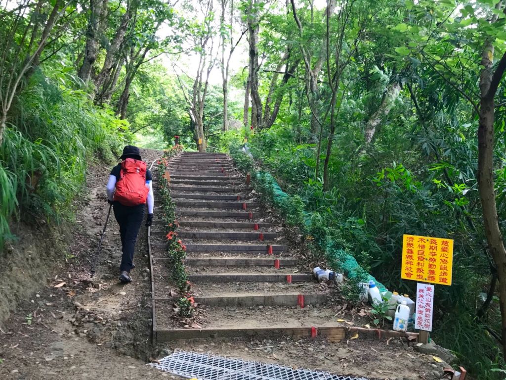 一江橋河堤道上三汀山_370402