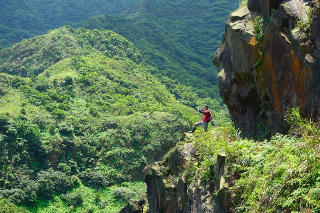 【春夏之際】山林秘境:鉅齒稜大峭壁、瑞芳的錐麓古道、小鬼瀑布封面圖