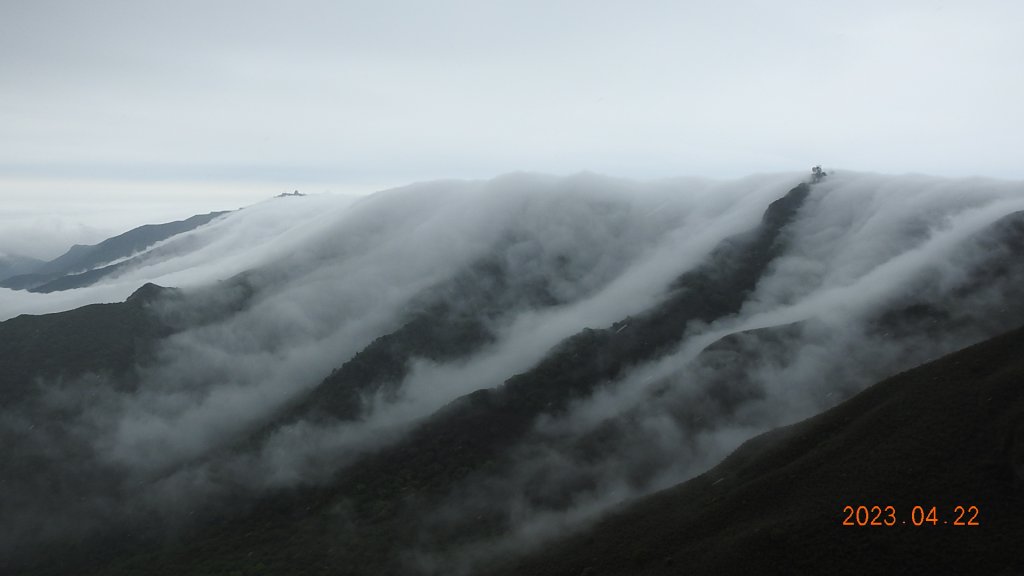 再見陽明山雲瀑，大屯山雲霧飄渺日出乍現，小觀音山西峰賞雲瀑。封面圖