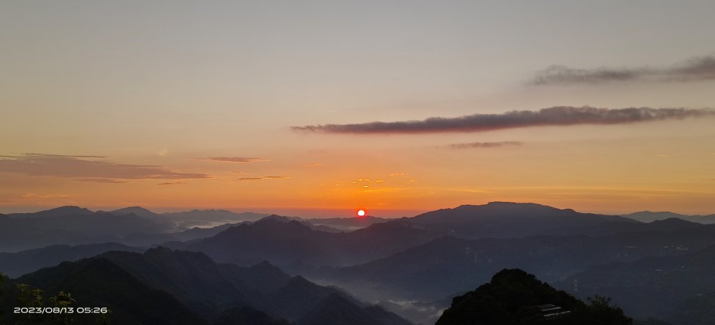 永遠看不膩的二格山藍天綠地雲海流瀑+日出火燒雲8/12&13陽明山流星雨夜空_2246677