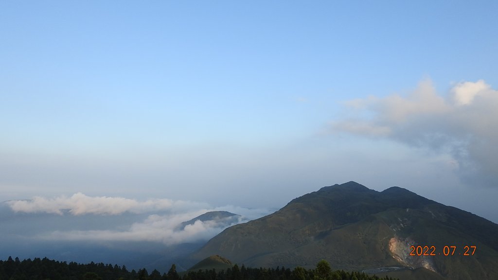 山中何所有，嶺上多白雲。只可自怡悅，不堪持贈君。_1779641