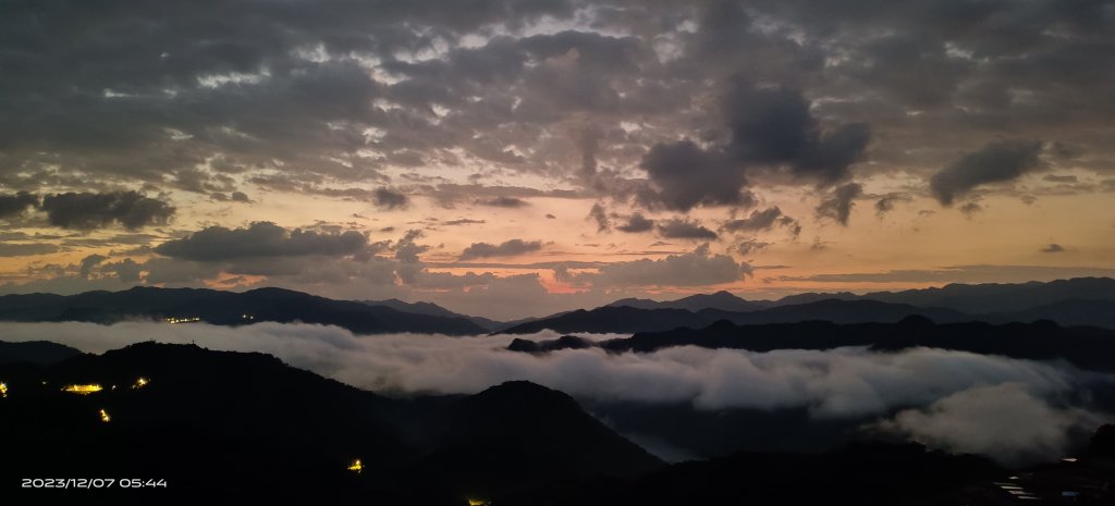 跟著雲海達人山友追雲趣-石碇趴趴走，星空夜景/曙光日出/雲海12/7_2368879