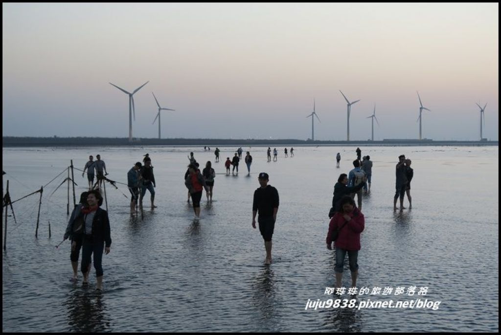 高美濕地野生動物保護區棧道賞夕陽_133063