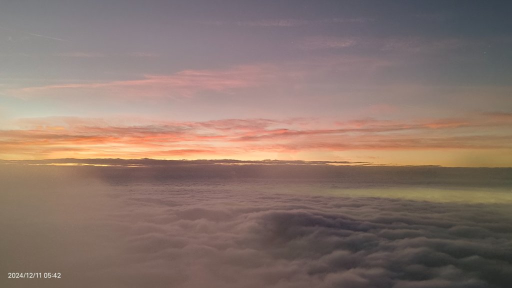 大屯山差強人意 #琉璃光 #火燒雲 #日出 #雲海 12/11_2666932