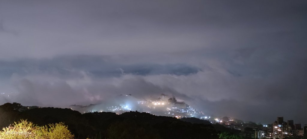 大屯山差強人意 #琉璃光 #火燒雲 #日出 #雲海 12/11_2676576