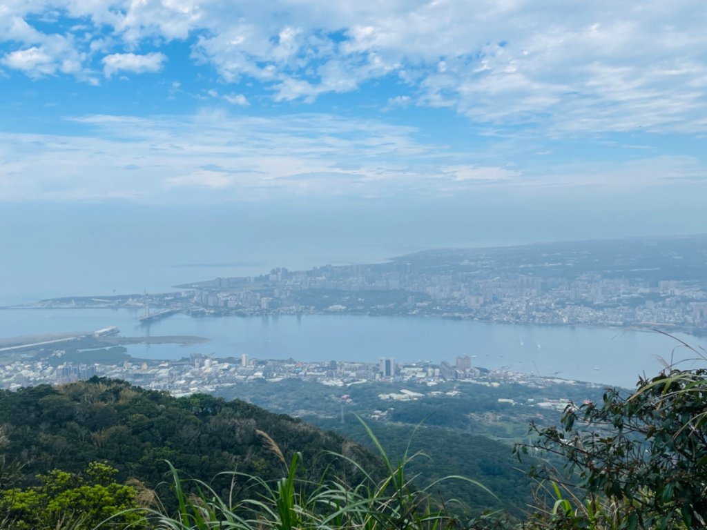 1140302硬漢嶺O繞封面圖