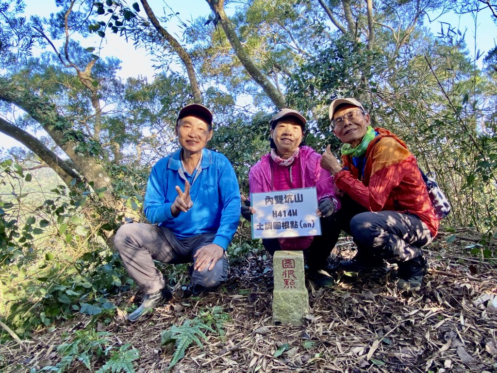 三義基石巡禮--內雙坑山.關刀山西北峰.大草排山.三十二分山.十六分山   2024.1.4封面圖