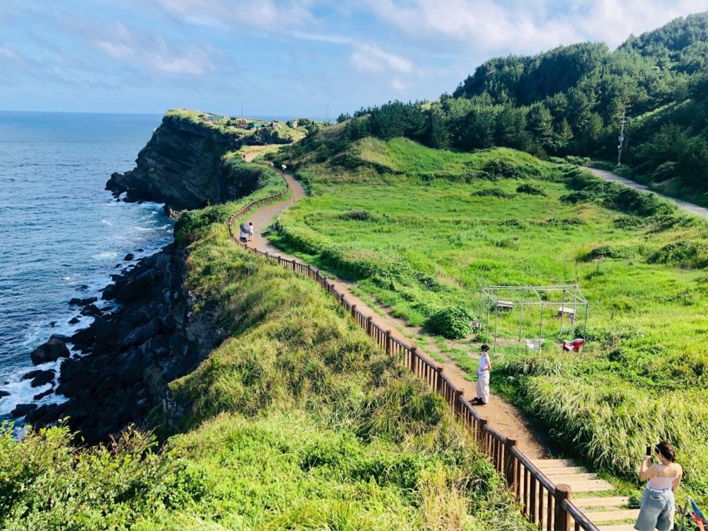 1140813 Jeju 偶來10號松岳山步道環走。天地淵.正房.天帝淵瀑布封面圖