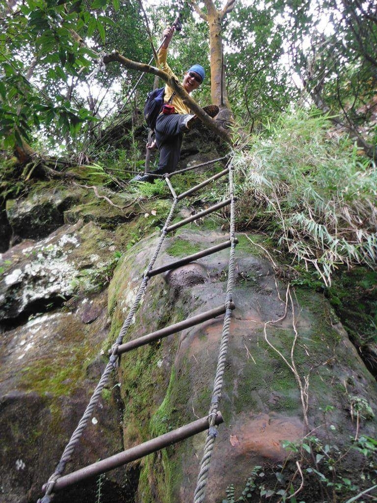 繩梯絕壁，險攀石筍尖北稜斷崖封面圖