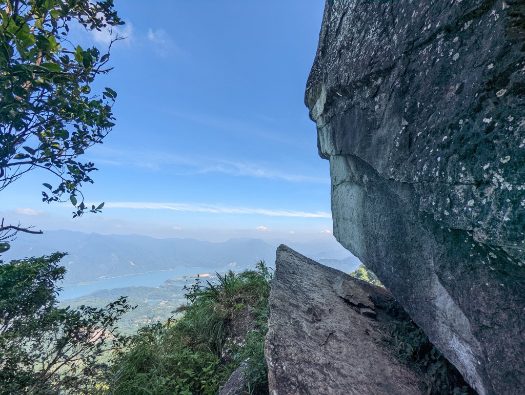 陡峭難行的三腳南山(小百岳#65)。無敵視野的太師椅及曾文水庫封面圖