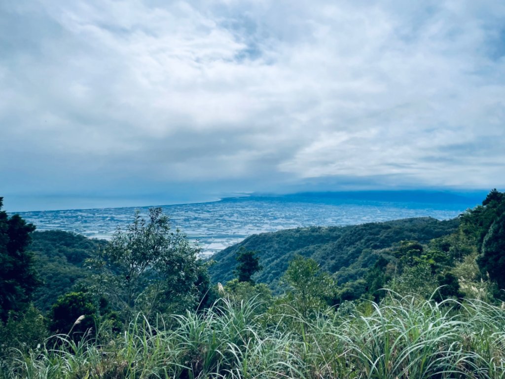 「鵲子山」封面圖