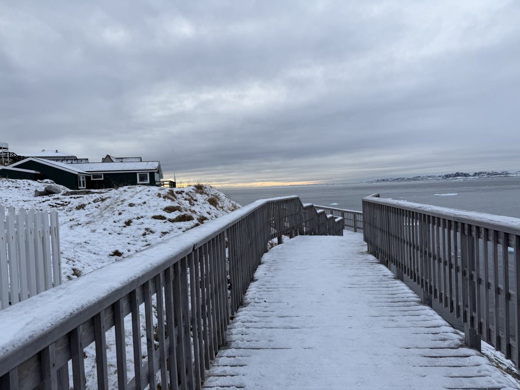 [紐約馬之行-26] 2025_1105 努克濱海木棧道(Nuuk Boardwalk)-上_2947594