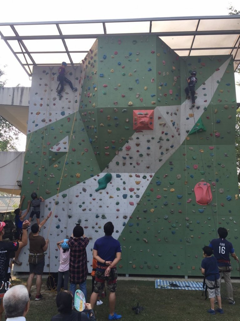 親子攀岩趣_537273