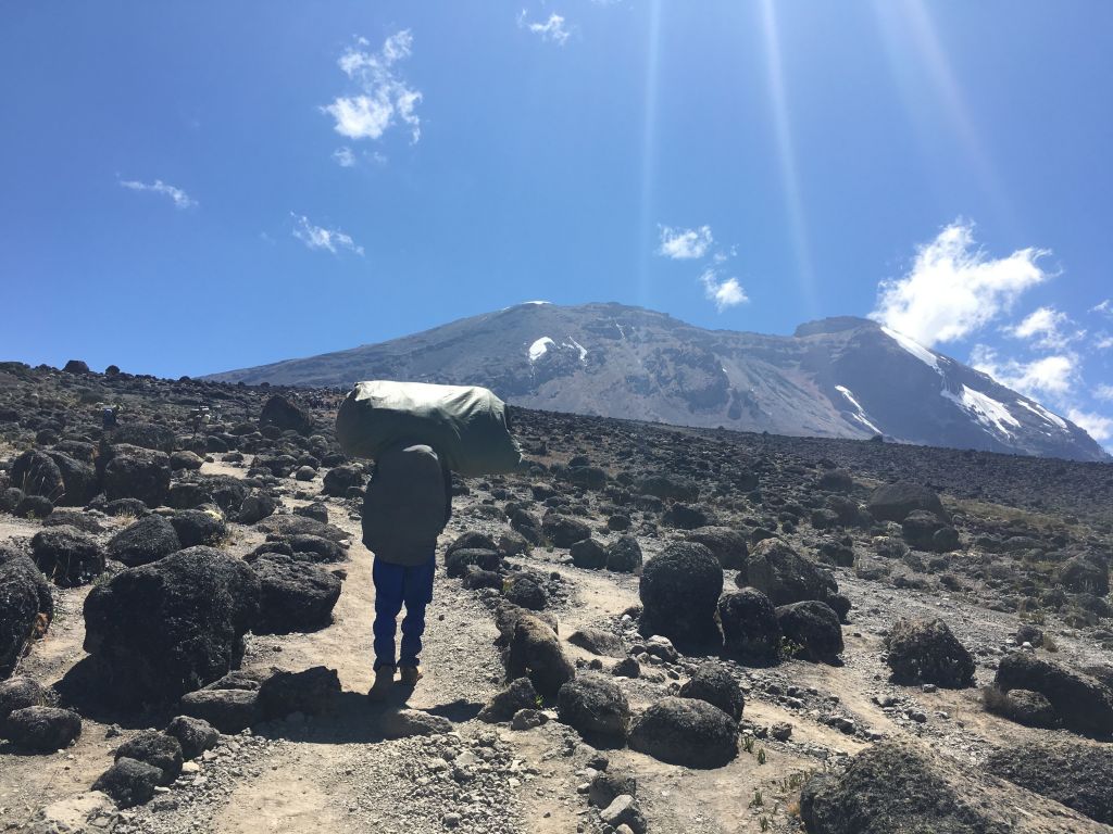 非洲最高峰吉力馬札羅山攻頂紀實_235705