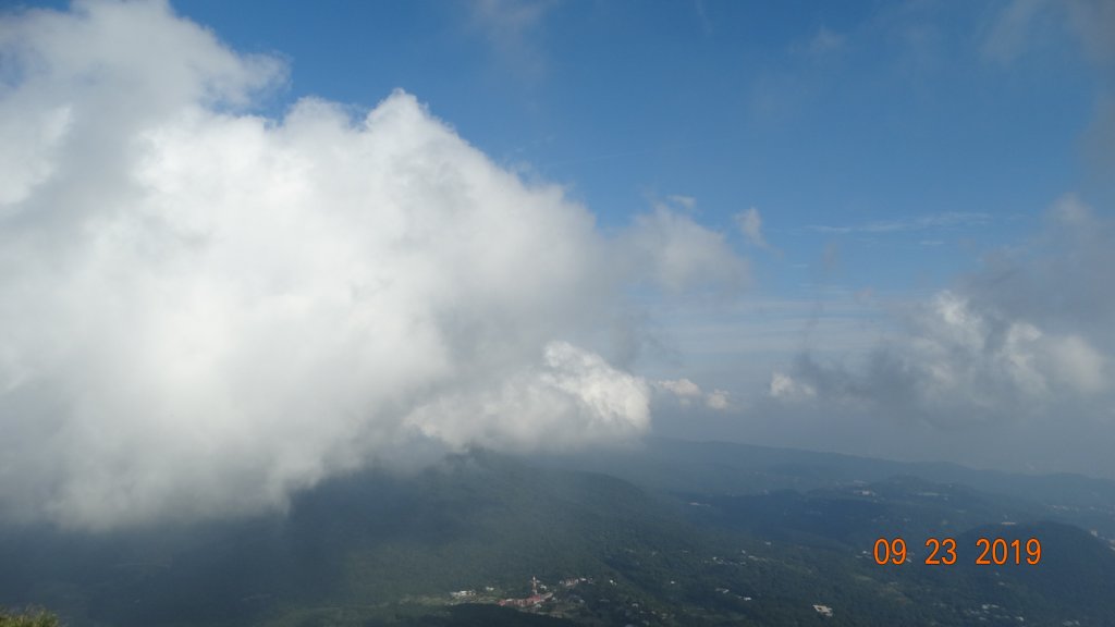 入秋追雲賞蝶趣封面圖