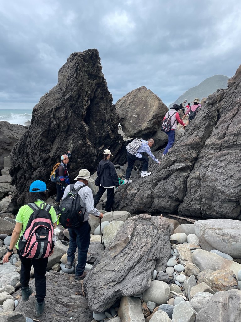 聽海湧～觀浪淘～拂海風～賞滾石～瑯嶠卑南道_2706676