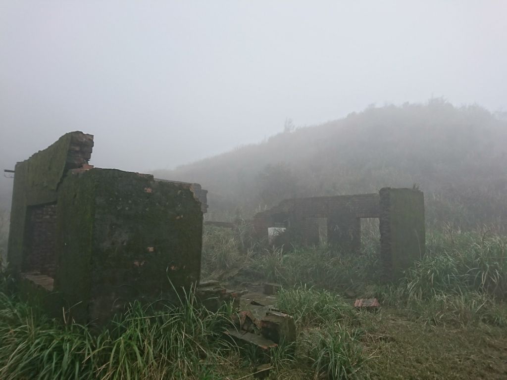 雲霧中的燦光寮山_273227