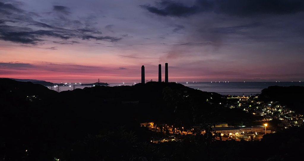 基隆觀景小旅(火號山夜景 Eddie's Cafe 士杏坊法國麵包)封面圖