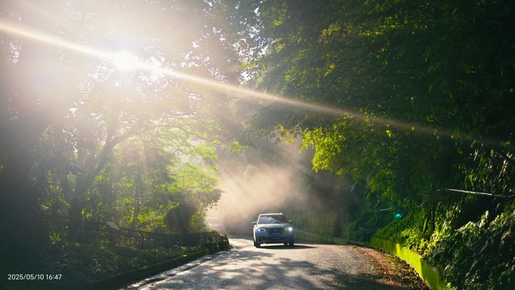 跟著雲海達人山友追雲趣 #琉璃光雲海 #火燒雲雲海 5/9_2784031