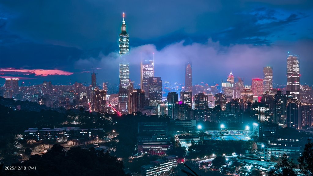 #天空之城 #穿雲箭 #虎山峰 #夕陽 #火燒雲 #夜景 #101大樓 12/18_2964788