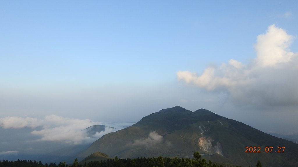 山中何所有，嶺上多白雲。只可自怡悅，不堪持贈君。_1779755