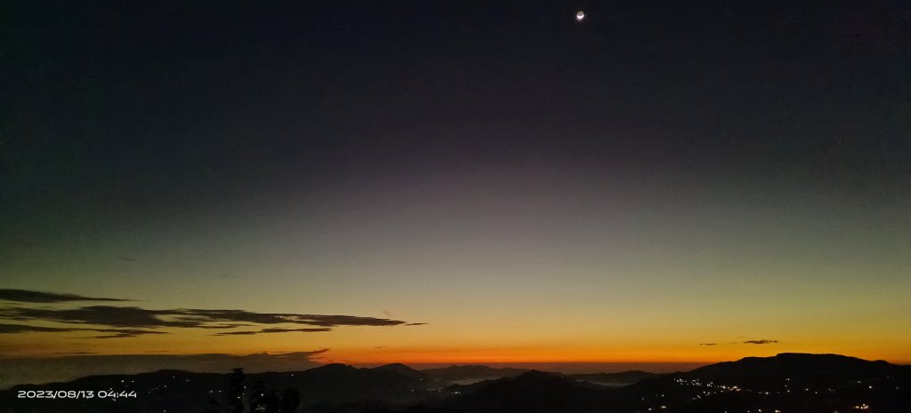 永遠看不膩的二格山藍天綠地雲海流瀑+日出火燒雲8/12&13陽明山流星雨夜空_2246651